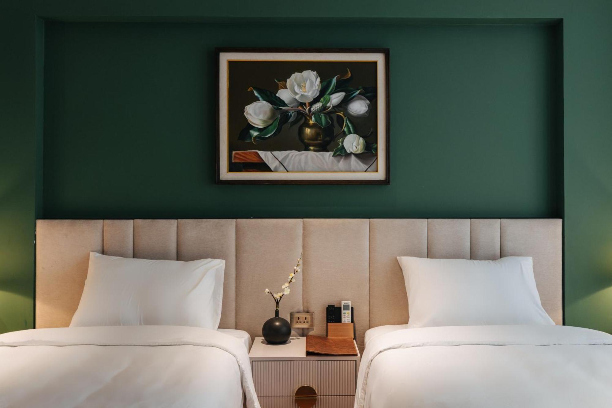 Sword Lake Hotel Hanoi Bagian luar foto