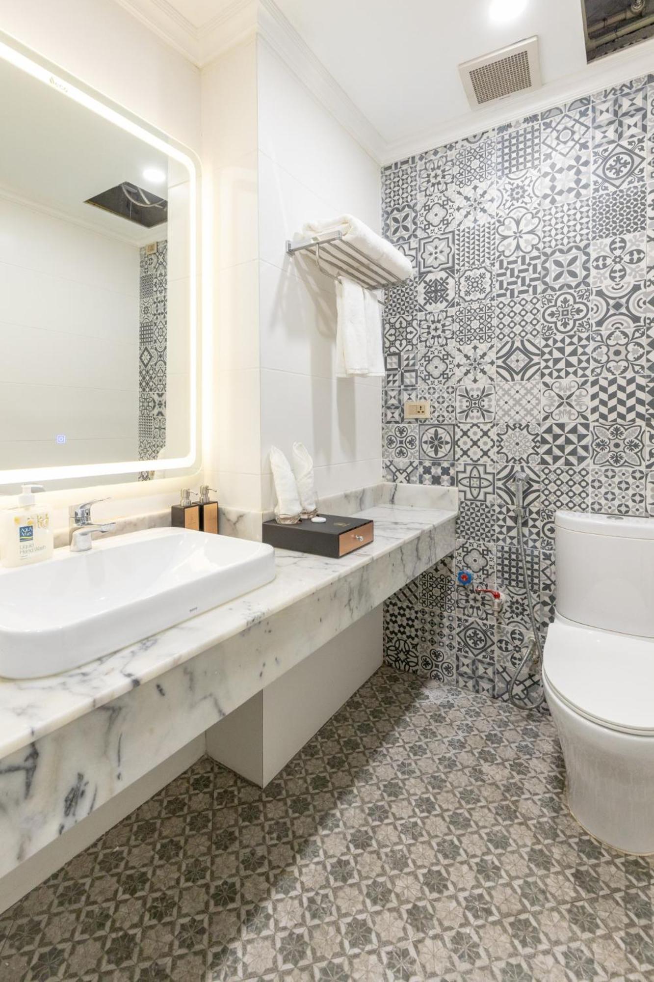 Sword Lake Hotel Hanoi Bagian luar foto
