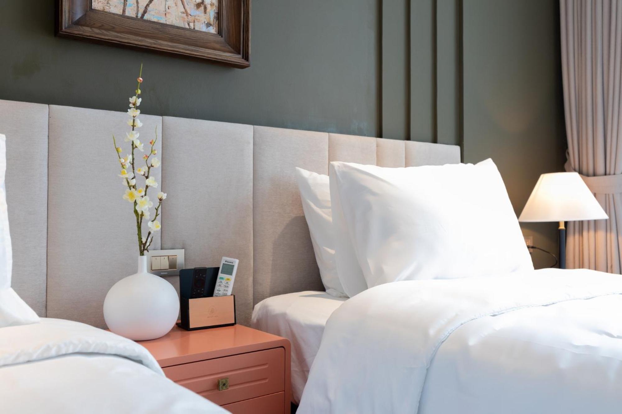 Sword Lake Hotel Hanoi Bagian luar foto