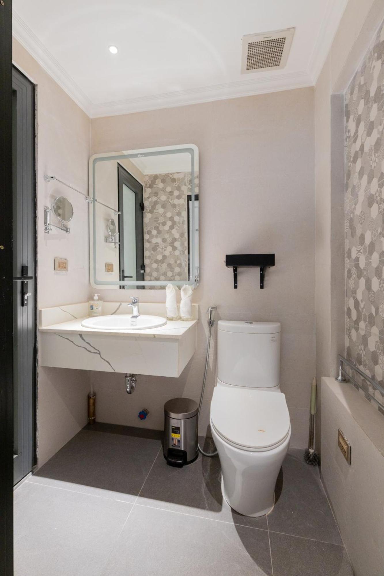 Sword Lake Hotel Hanoi Bagian luar foto