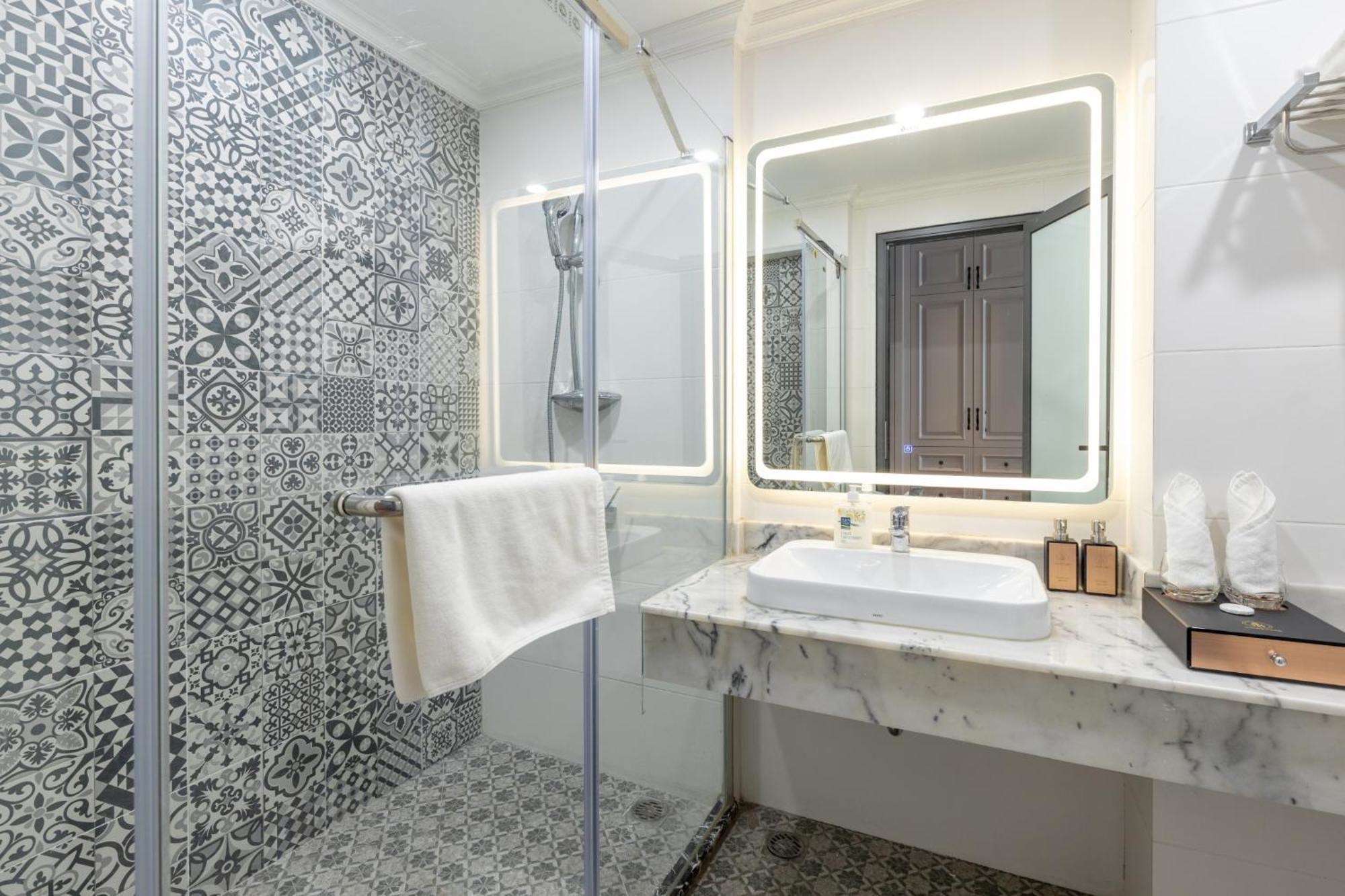 Sword Lake Hotel Hanoi Bagian luar foto