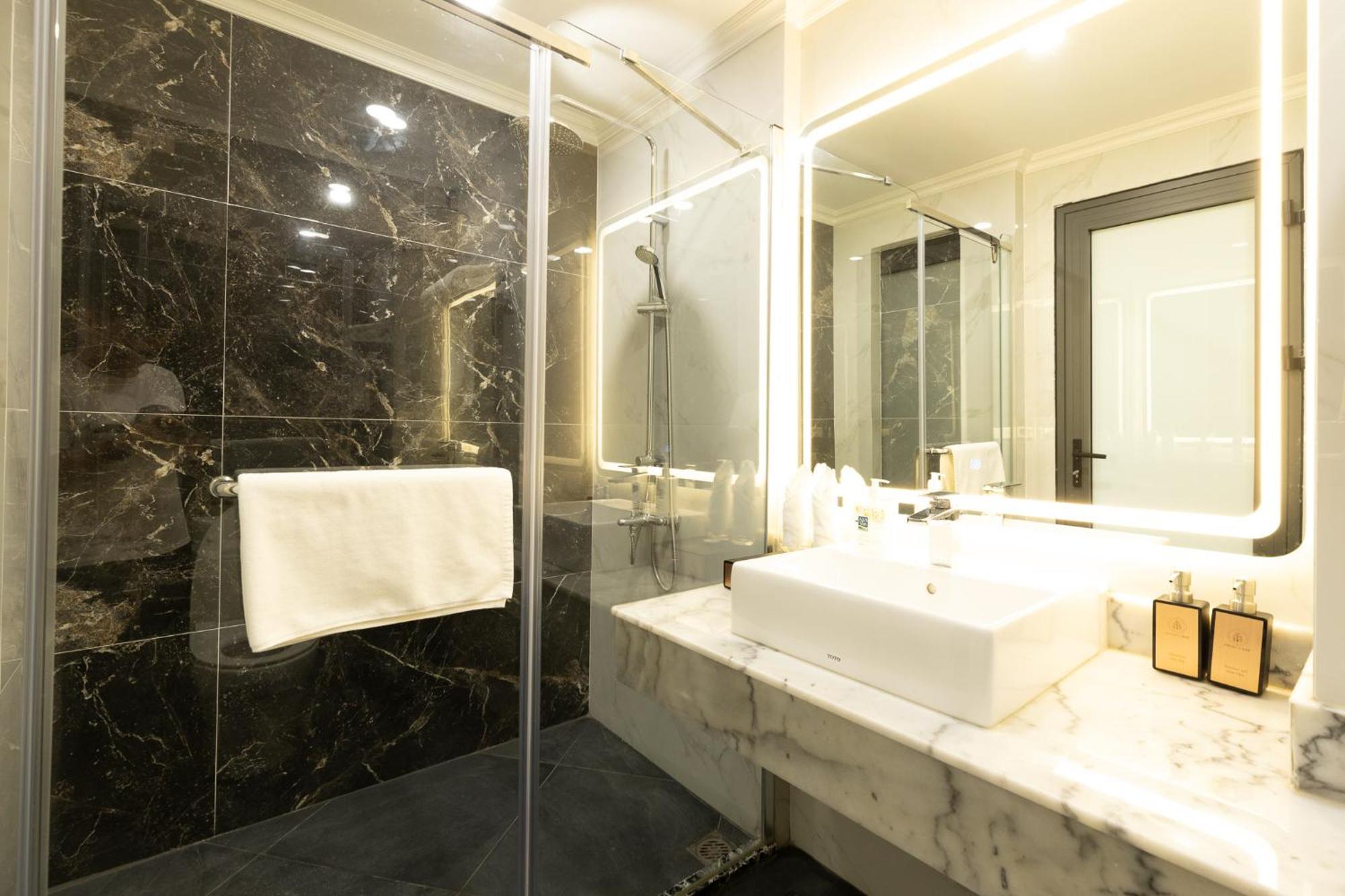 Sword Lake Hotel Hanoi Bagian luar foto
