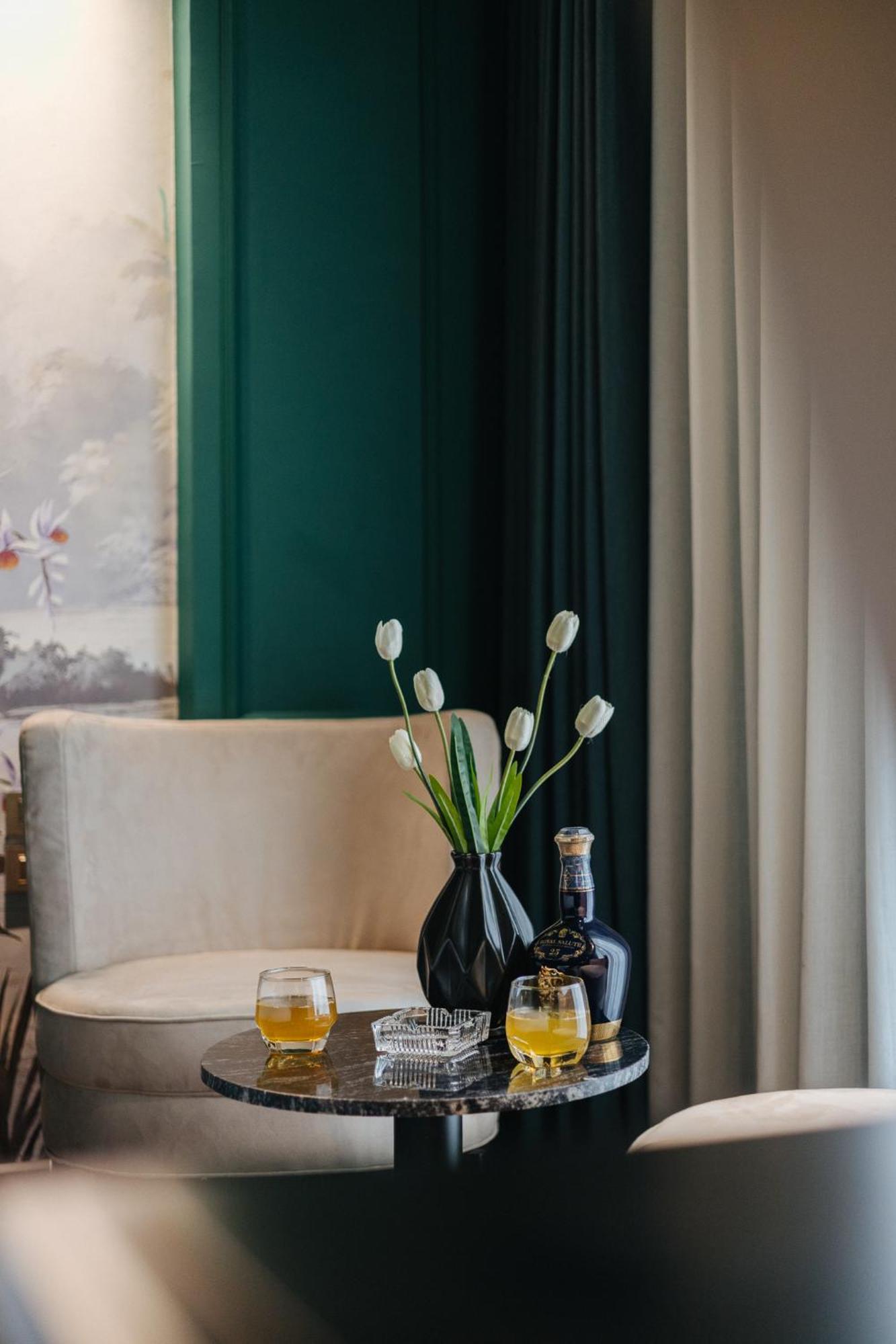 Sword Lake Hotel Hanoi Bagian luar foto