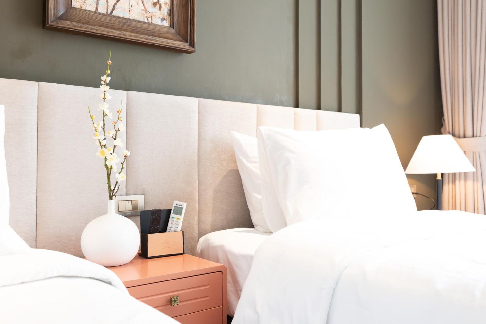 Sword Lake Hotel Hanoi Bagian luar foto